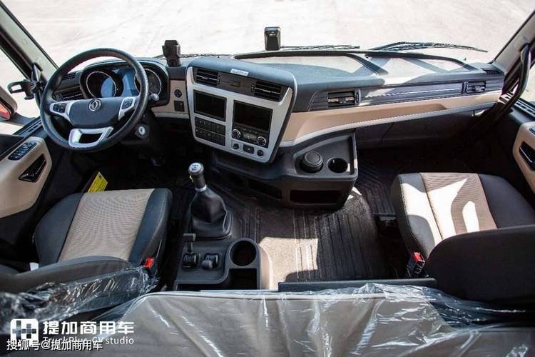 东风大货车驾驶室_东风小卡货车的驾驶室设计有哪些人性化特点？_东风货车驾驶室内部图解