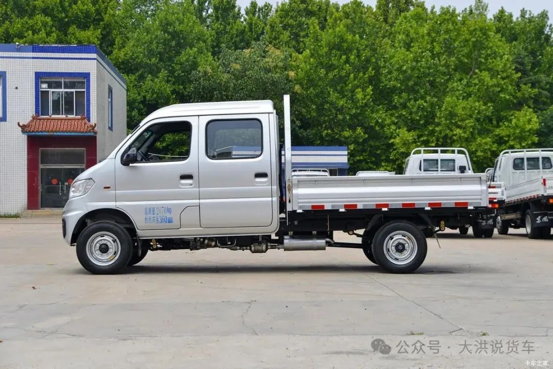 东风 小霸王W08 1.3L 91马力 汽油 2.21米双排栏板小卡(后单胎)(EQ1036D60Q4A)外观